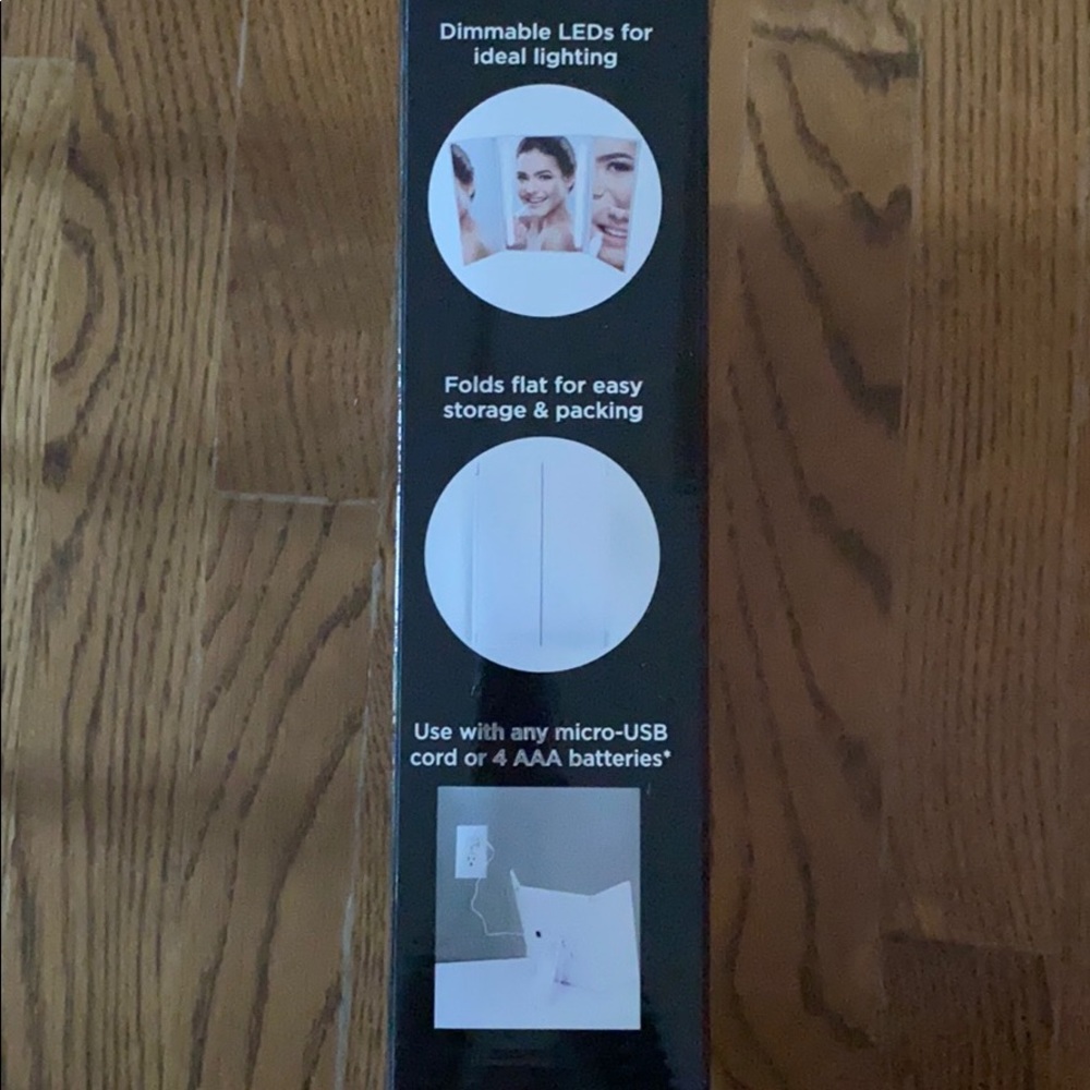 Foldable LED Mirror - Picture 3 of 3